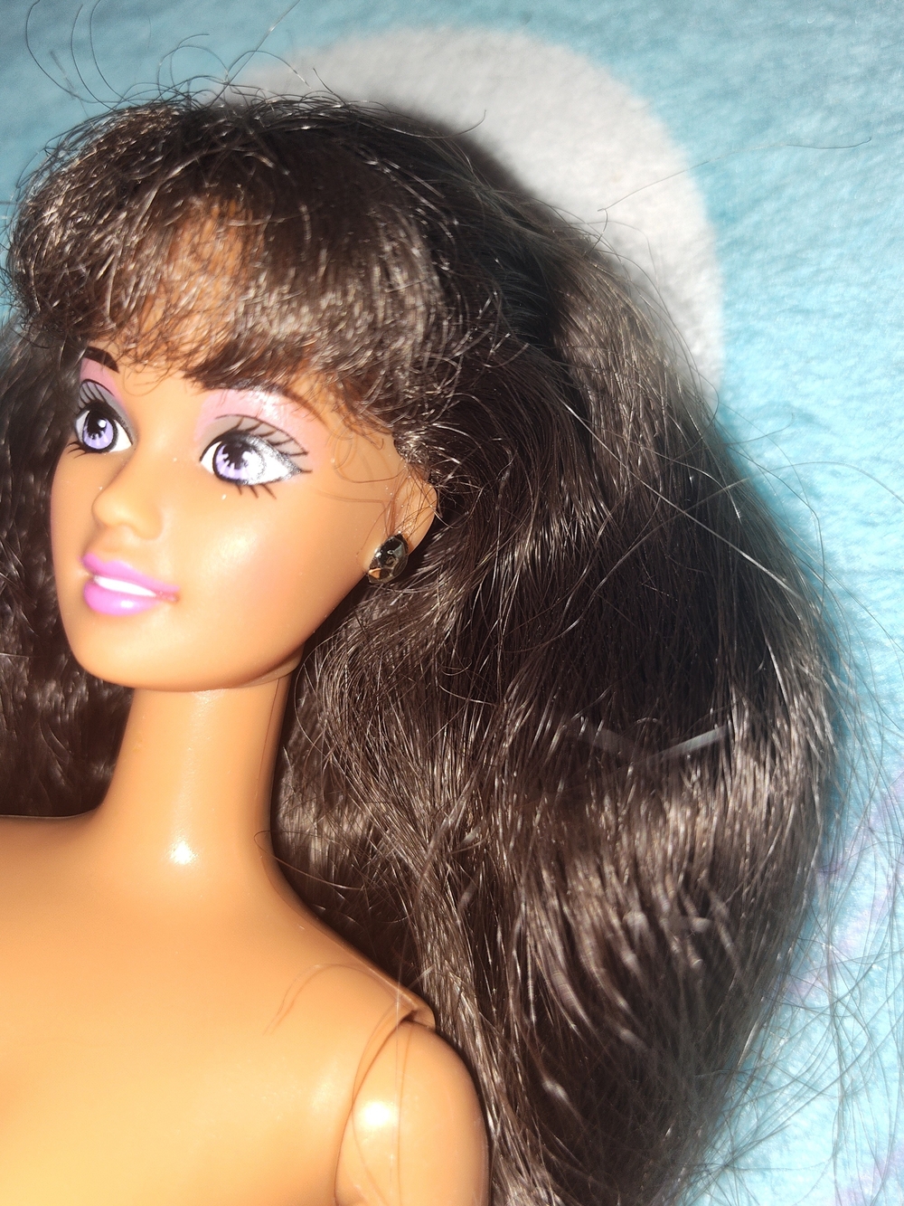 Vintage Barbie Doll with Dark Brown Hair and Pink Lips - Picture 5 of 15